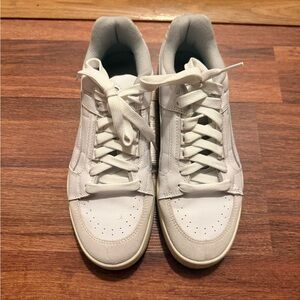 Classic White women’s Sneakers